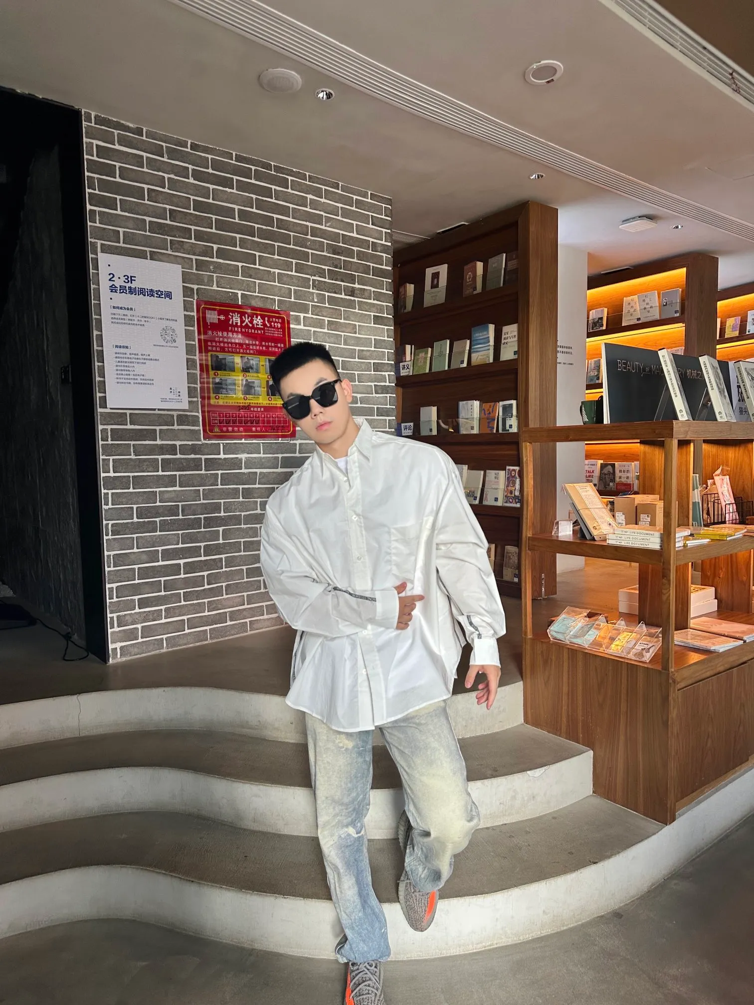 【 】Acne Studios （White）